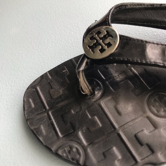 Tory Burch black patent Thora thong sandal - Picture 3 of 5